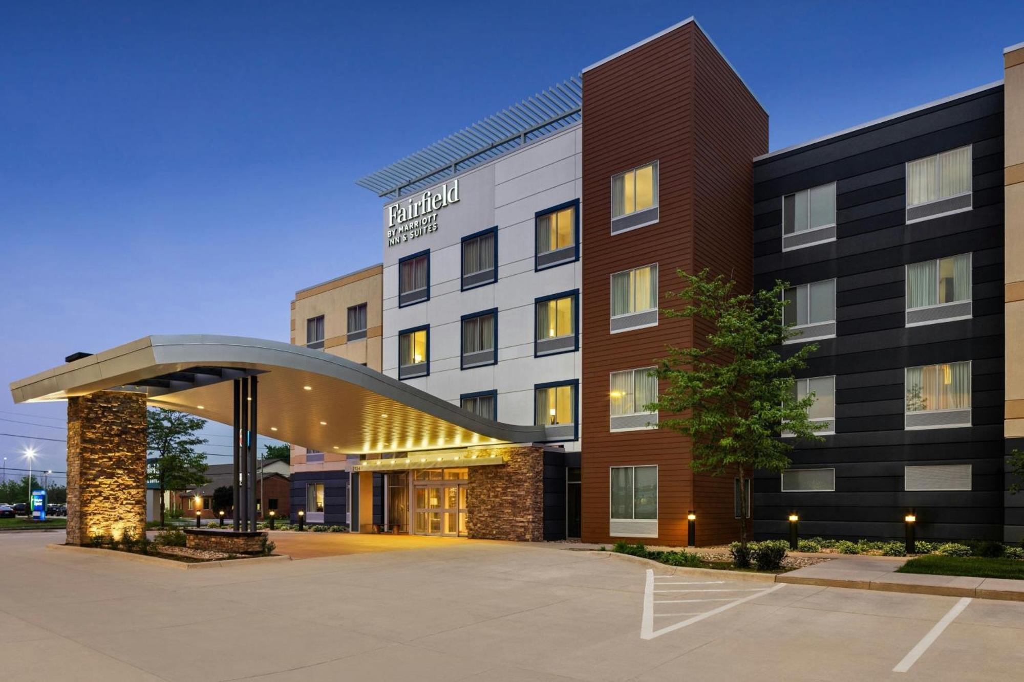 Fairfield Inn & Suites By Marriott Waterloo Cedar Falls Extérieur photo